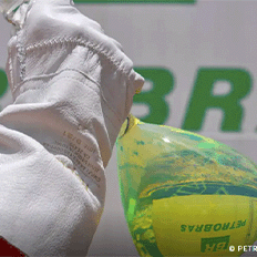 Estudos defendem que a Petrobras tem condições de mudar o rumo atual e liderar a transição energética  