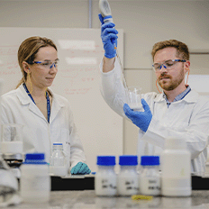 NIONE inova ao apresentar uma tecnologia que transforma plásticos reciclados em materiais de alta performance