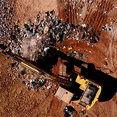 Brasil ainda convive com um dado alarmante: mais de 3 mil lixões a céu aberto continuam instalados
