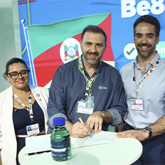 Governador do Rio Grande do Sul participa da assinatura do contrato de financiamento da fábrica de hidrogênio