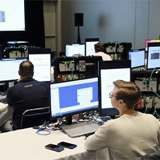 Rockwell aposta em qualificação de talentos para acelerar transformação digital no chão de fábrica