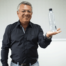 Erros comuns no descarte do plástico fazem com que grande parte dos resíduos acabe sendo descartada