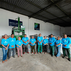 Plastic Bank Brasil e a SC Johnson firmaram parceria para impedir que garrafas plásticas cheguem aos rios e igarapés da Amazônia