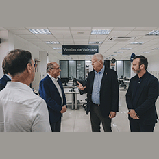 Scania recebe Alckmin em visita a concessionária para balanço do 1º mês do programa MoveBR