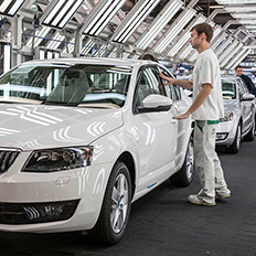 Indústria de veículos na Europa reabrem