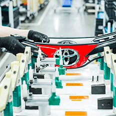 Colaboradores retornam às fábricas da Toyota, com novas medidas de segurança e higienização do ambiente