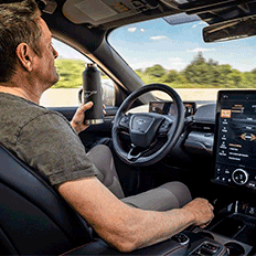 Sistema da Ford permite dirigir sem as mãos na estrada