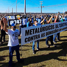 Funcionários da Renault aceitam acordo e encerram greve na fábrica do Paraná