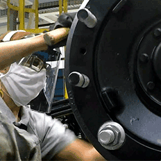 Mercedes-Benz estende medidas de layoff e redução da jornada de trabalho em sua fábrica em São Bernardo do Campo