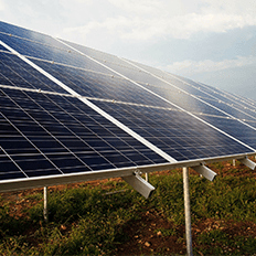 Energia solar tem recebido investimentos e segue para um desenvolvimento econômico 