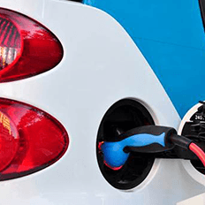 Parceria entre o Grupo Solvay e a Veolia para renovar o ciclo de vida de baterias de carros elétricos