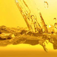 Para identificar o óleo lubrificante ideal para o seu carro é importante entender as informações no rótulo das embalagens