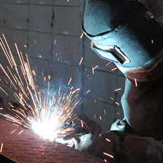 Faturamento da indústria cai 1,2% em novembro na comparação com outubro diz CNI