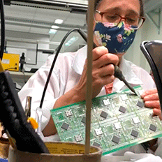 Indústria automotiva enfrenta novo gargalo na produção devido a falta de componentes eletrônicos