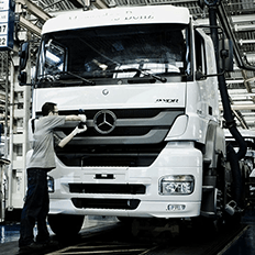 Produção de caminhões em fevereiro soma alta de 37,9% sobre janeiro e de 29,3% na comparação com fevereiro do ano passado